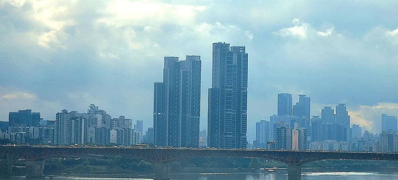 Apartment buildings by Seongsu Bridge